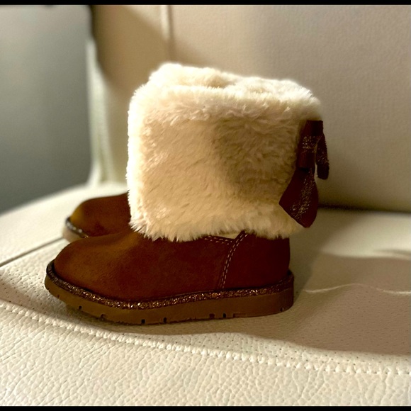(Toddler) Cat & Jack & Olive Eddie Faux Fur Boots (NWOT), Size 5M (2 Pair): $20 - Picture 8 of 16